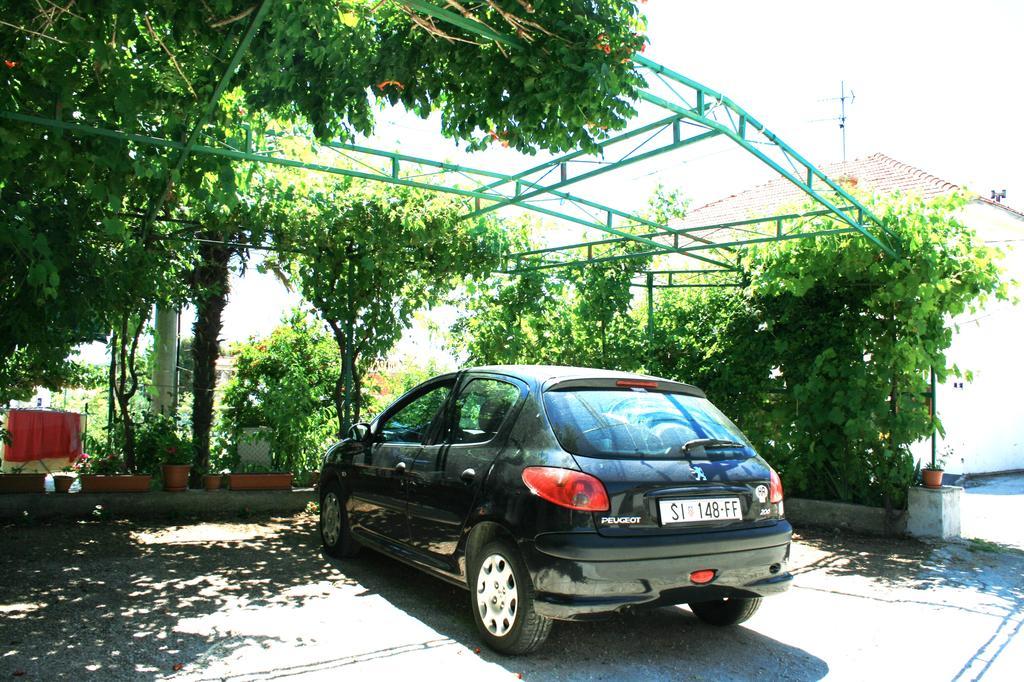 Sunshine Apartment Sovlje Tribunj  Exterior photo